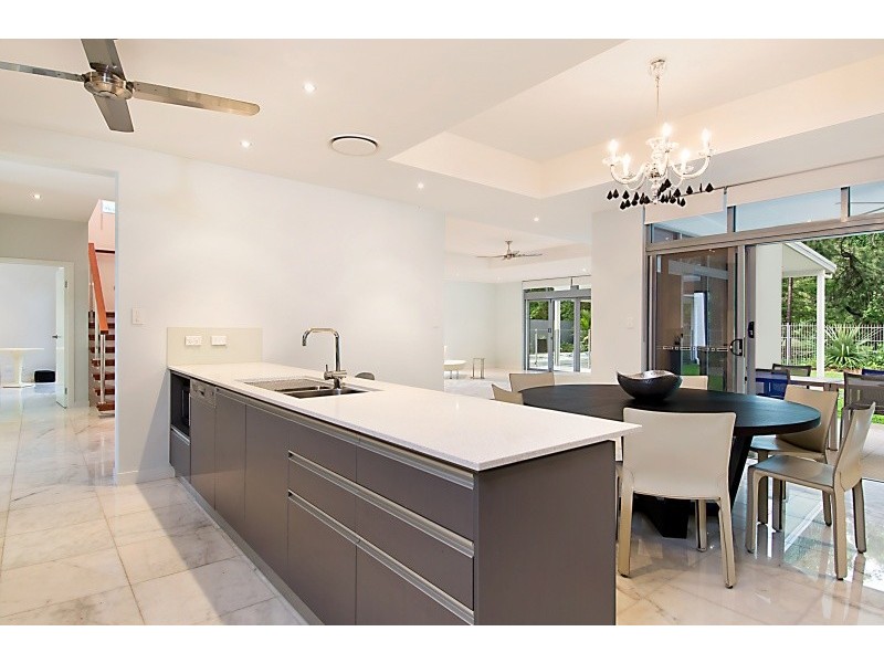 52 Cedar Rd, Palm Cove QLD 4879