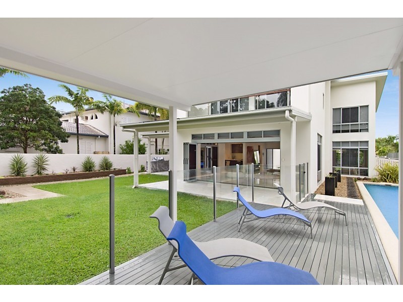 52 Cedar Rd, Palm Cove QLD 4879