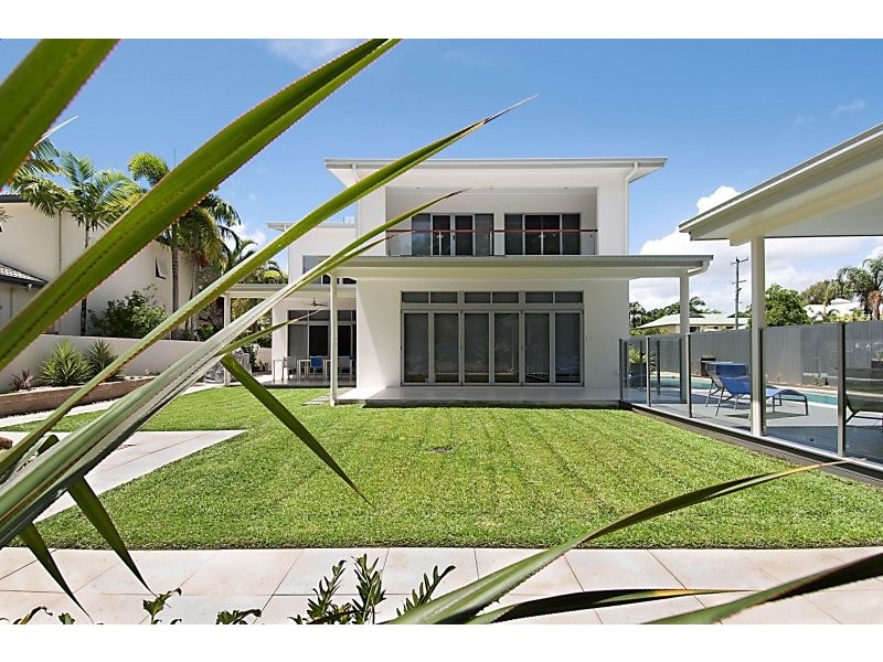 52 Cedar Rd, Palm Cove QLD 4879