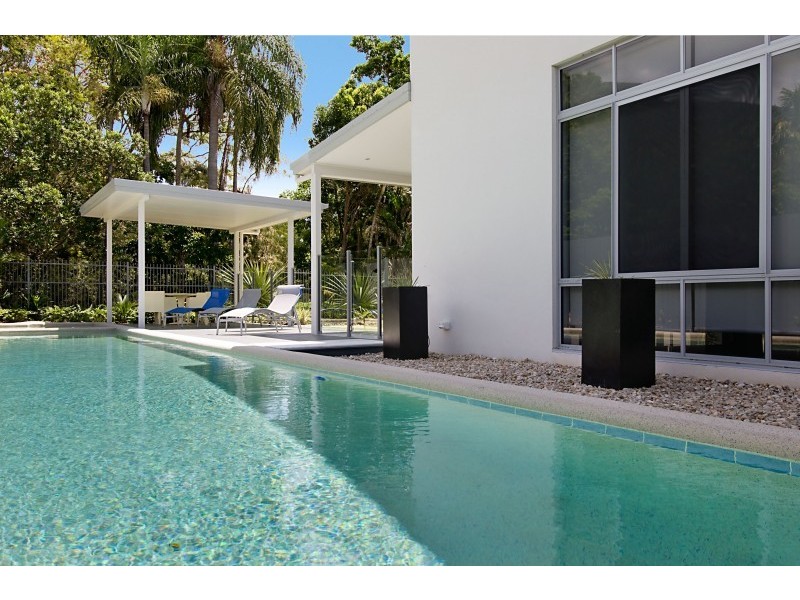 52 Cedar Rd, Palm Cove QLD 4879