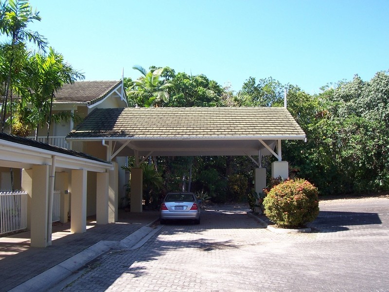 1/84 Coral Coast Drive, Palm Cove QLD 4879