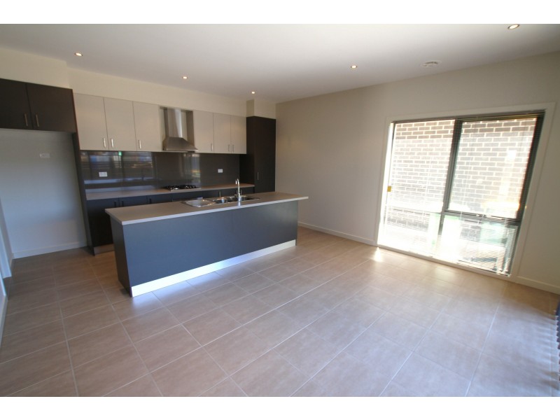 9 Daymar Cct, Craigieburn VIC 3064