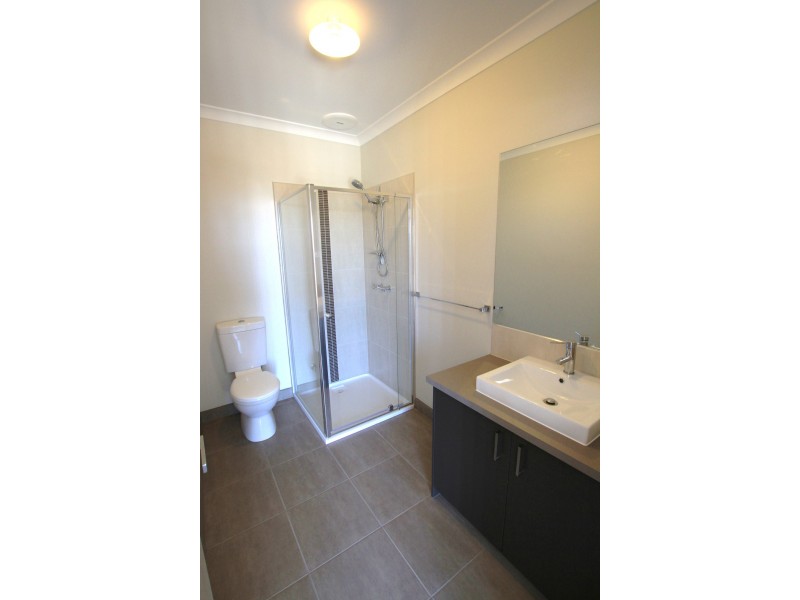 9 Daymar Cct, Craigieburn VIC 3064