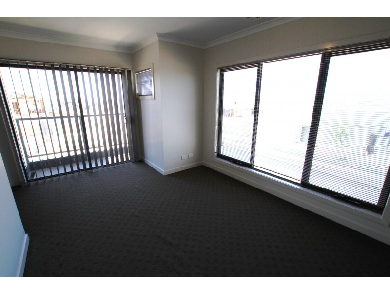 9 Daymar Cct, Craigieburn VIC 3064