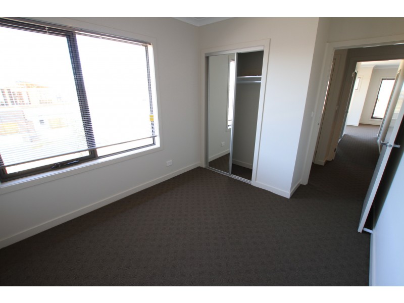 9 Daymar Cct, Craigieburn VIC 3064