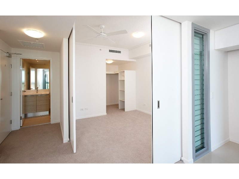 11102/8 Harbour Road, Hamilton QLD 4007