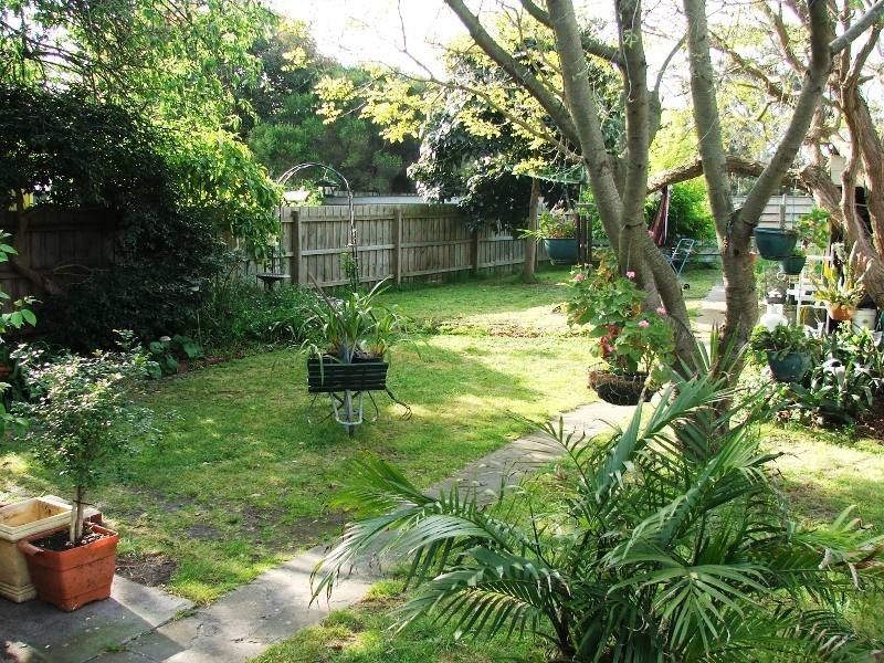 2 Cairns Avenue, Rosebud VIC 3939