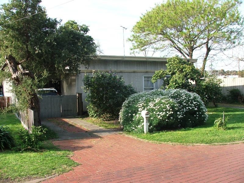 2 Cairns Avenue, Rosebud VIC 3939