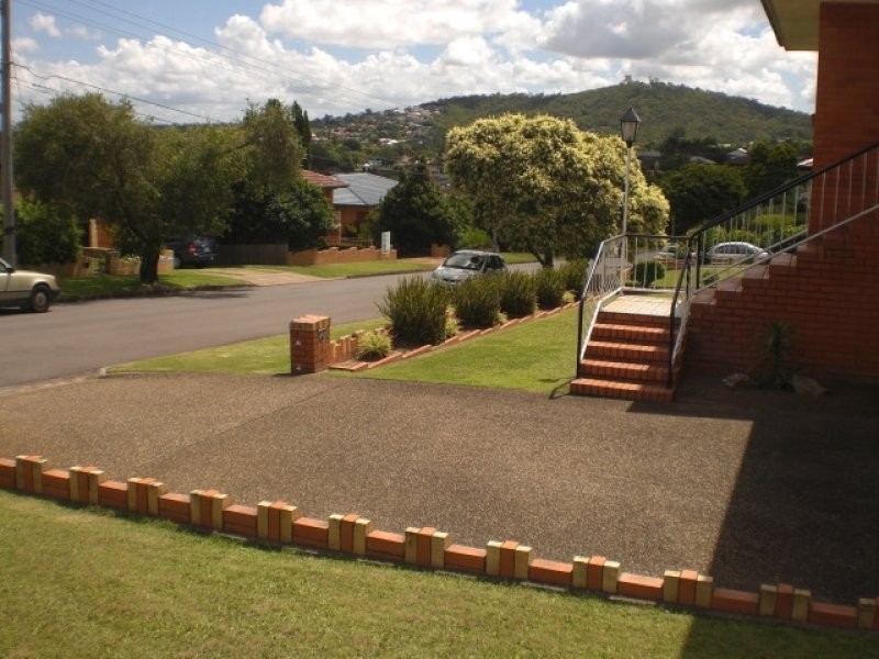 1 menkira, Mansfield QLD 4122