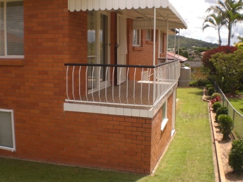 1 menkira, Mansfield QLD 4122