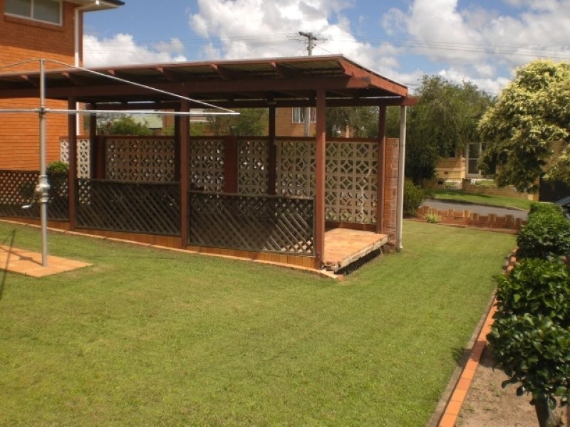 1 menkira, Mansfield QLD 4122