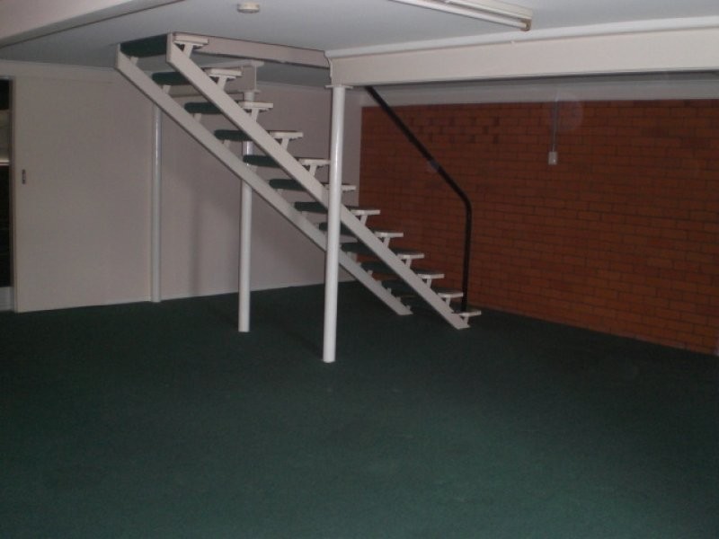 1 menkira, Mansfield QLD 4122