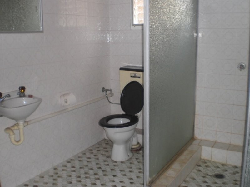 1 menkira, Mansfield QLD 4122