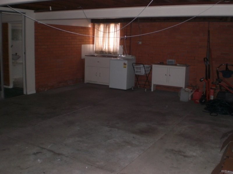 1 menkira, Mansfield QLD 4122