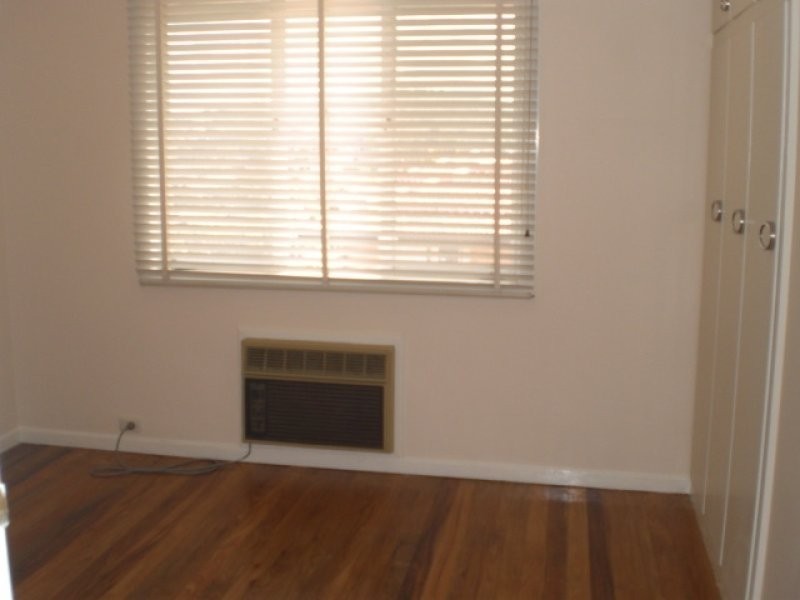 1 menkira, Mansfield QLD 4122