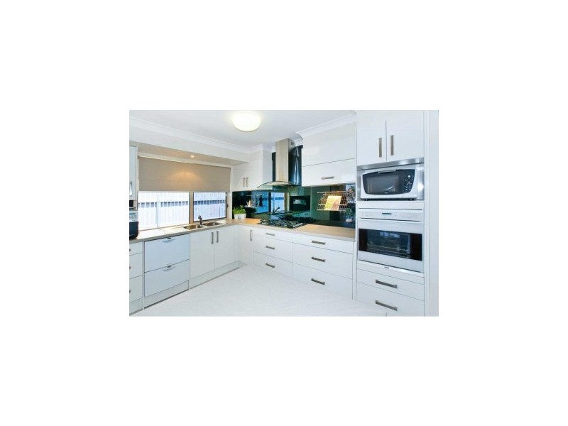 4 fleetwing, Newport QLD 4020