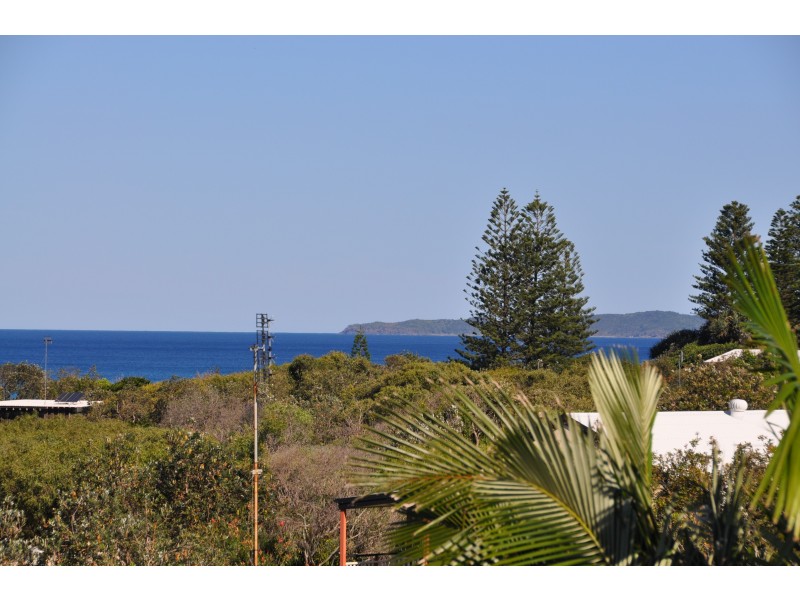 11 Tarwine Street, Noosa North Shore QLD 4565