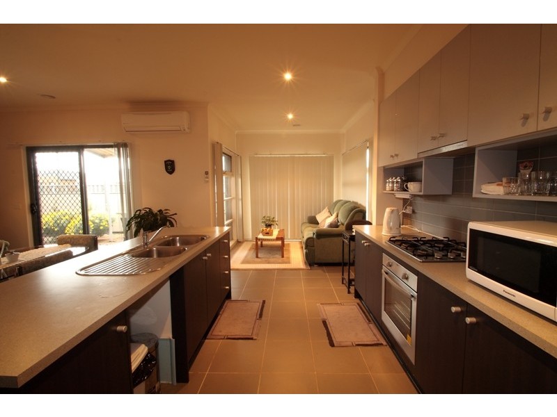 12 Sherwood Place, Melton West VIC 3337