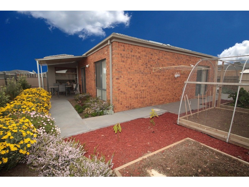 12 Sherwood Place, Melton West VIC 3337