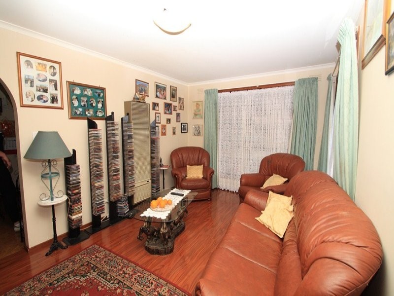 11 Chelmsford Way, Melton West VIC 3337
