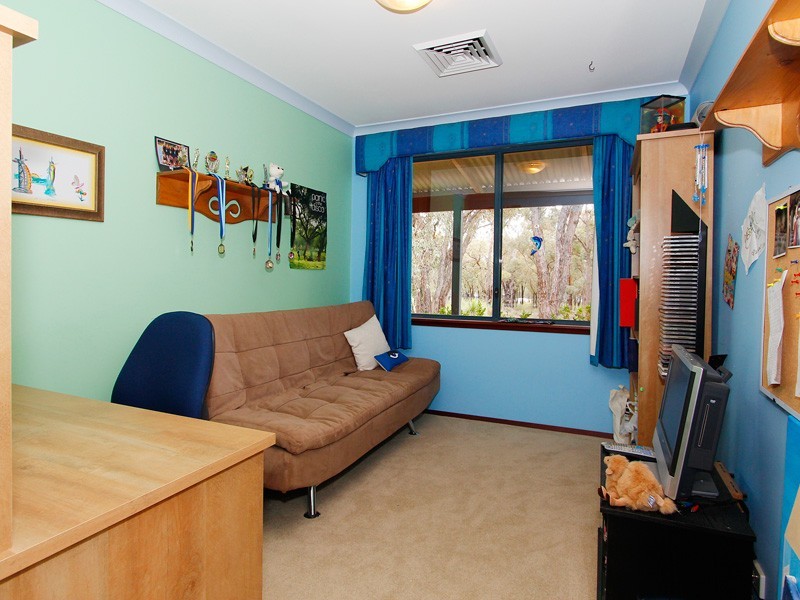 24 Red Poll Crt, Lower Chittering WA 6084