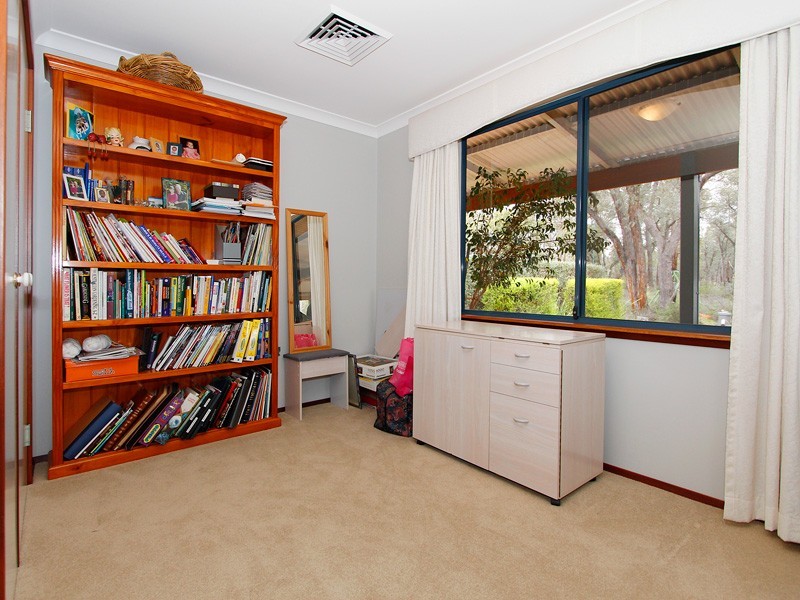 24 Red Poll Crt, Lower Chittering WA 6084