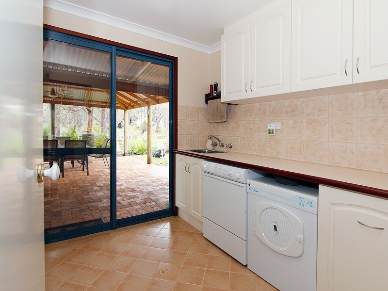 24 Red Poll Crt, Lower Chittering WA 6084