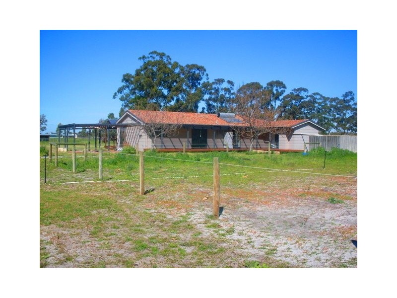 84 Peters Rd, Muchea WA 6501