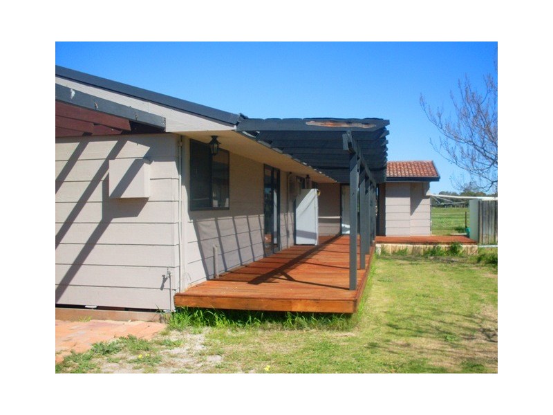 84 Peters Rd, Muchea WA 6501