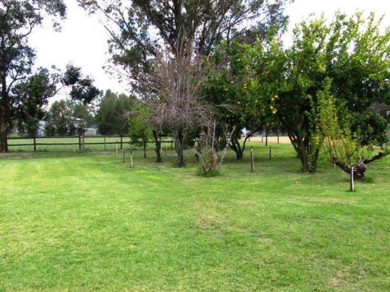 12 Bagley St, Muchea WA 6501