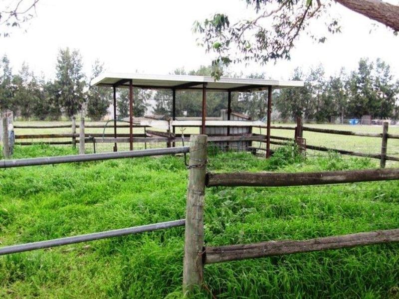 12 Bagley St, Muchea WA 6501