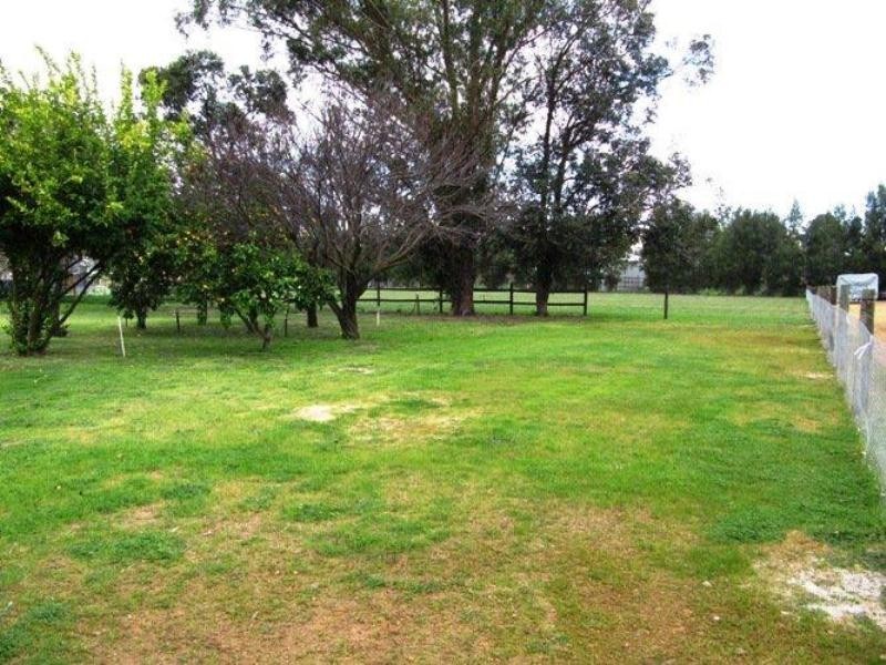 12 Bagley St, Muchea WA 6501