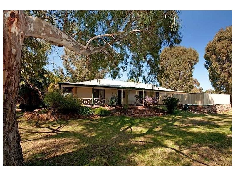 131 Carl St, Muchea WA 6501