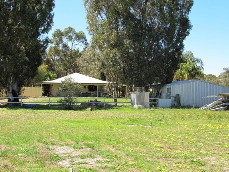 131 Carl St, Muchea WA 6501