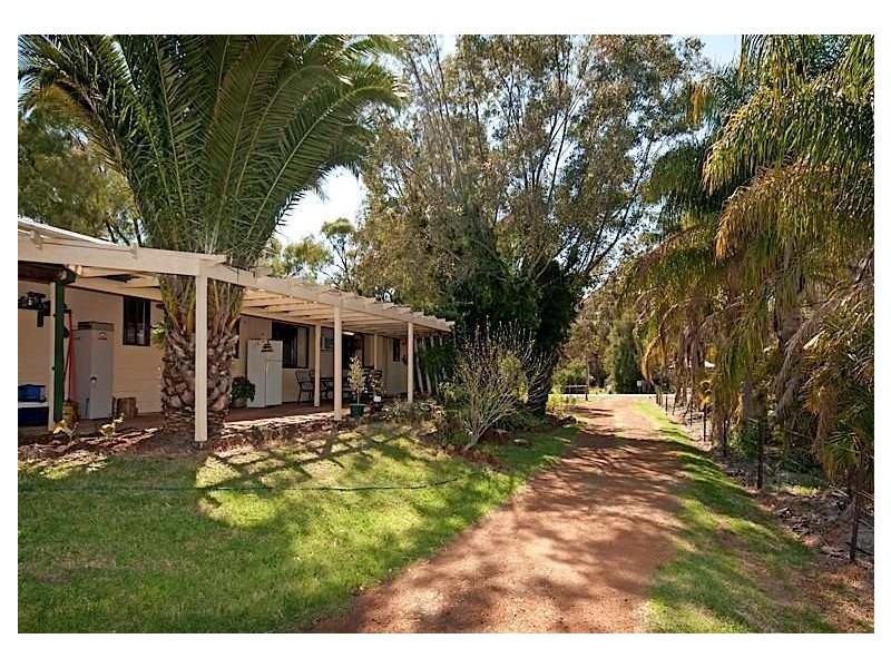 131 Carl St, Muchea WA 6501