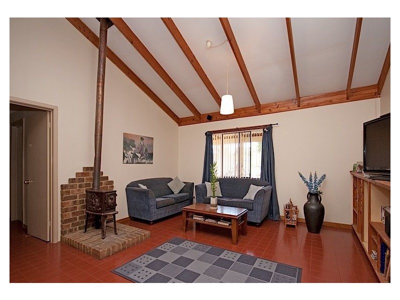 131 Carl St, Muchea WA 6501