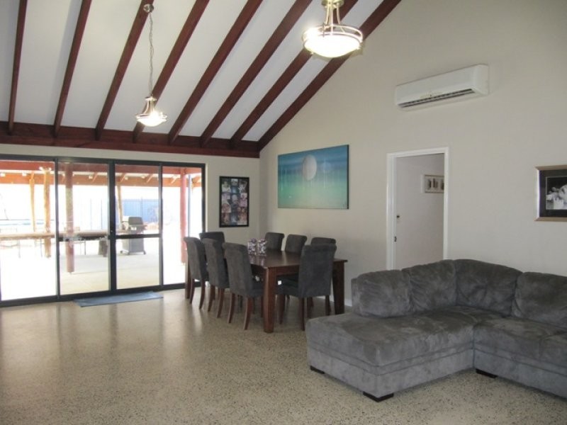 364 Ashmere Dve, Bullsbrook WA 6084