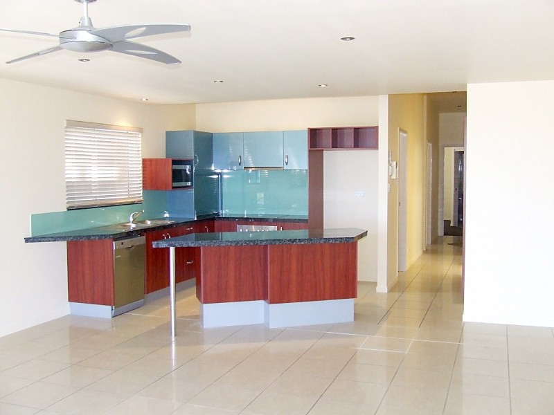 4/9 Marina Beach Parade, Mackay Harbour QLD 4740
