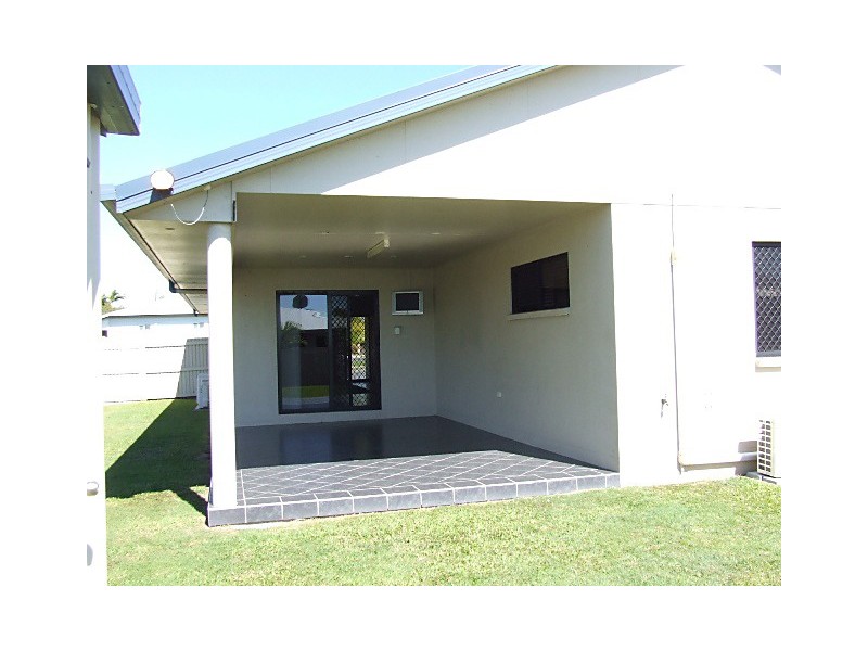 3 Schapers Road, Glenella QLD 4740