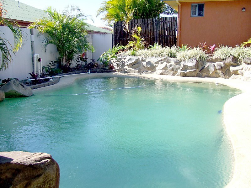 8 Sir Griffith Way, Rural View QLD 4740