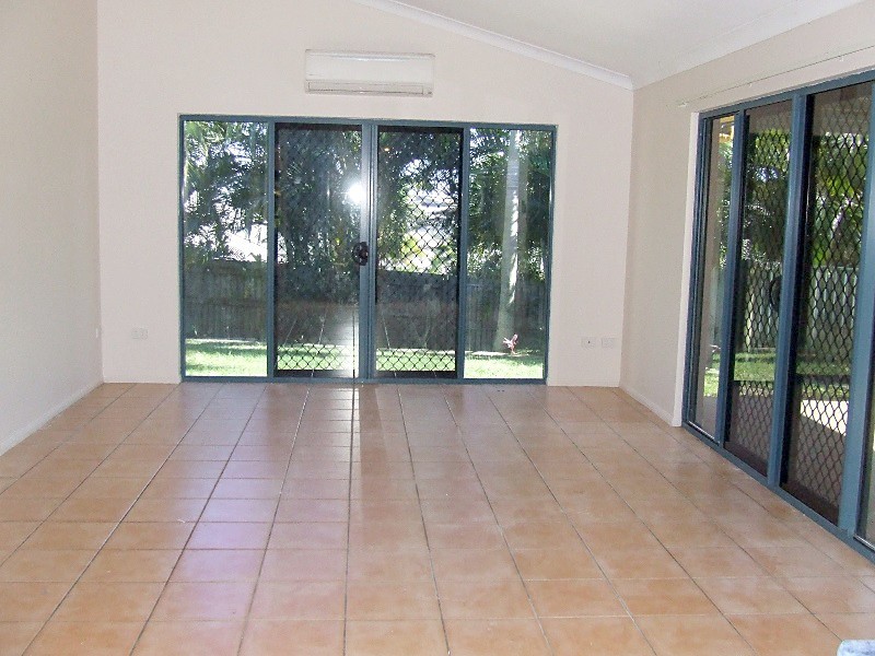 8 Sir Griffith Way, Rural View QLD 4740