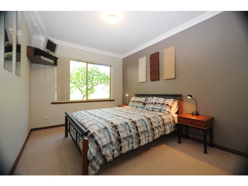 69 Wildflower Drive, Carramar WA 6031