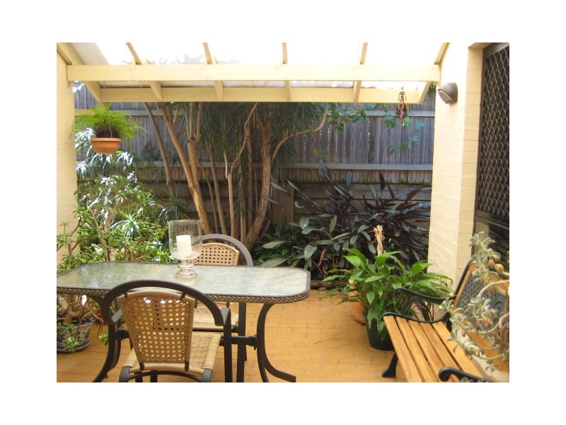 33 Mozart Place, Mount Ommaney QLD 4074