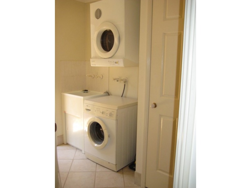 33 Mozart Place, Mount Ommaney QLD 4074