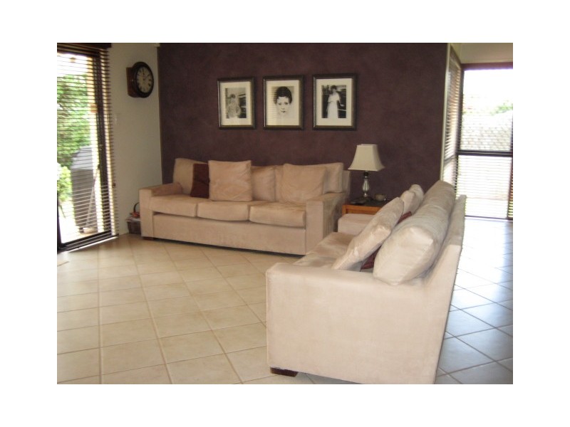 33 Mozart Place, Mount Ommaney QLD 4074