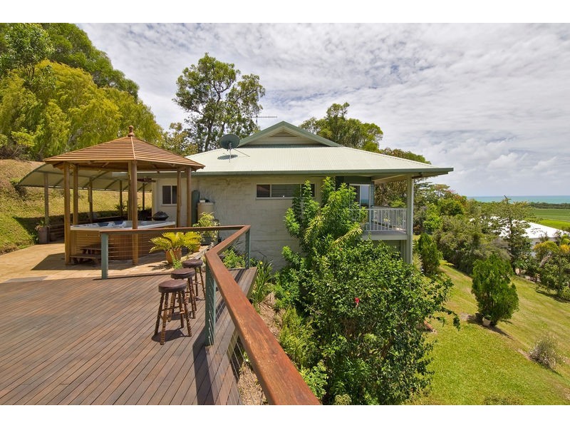 13 hibiscus court, Rocky Point QLD 4873