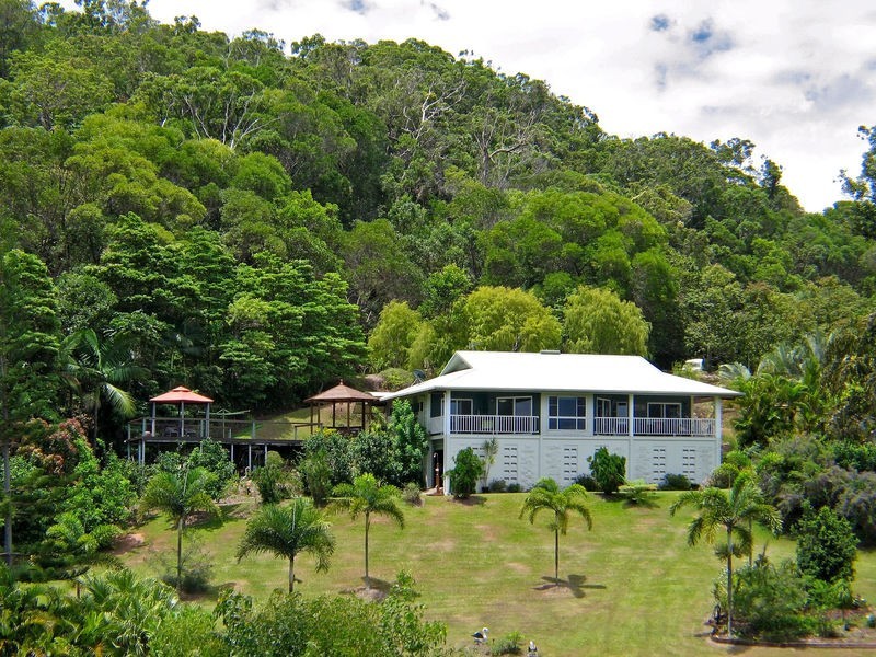 13 hibiscus court, Rocky Point QLD 4873