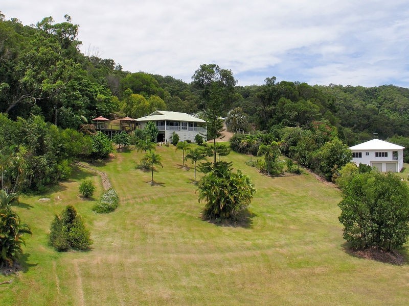 13 hibiscus court, Rocky Point QLD 4873