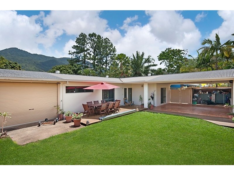 11 Bindaree Street, Caravonica QLD 4878