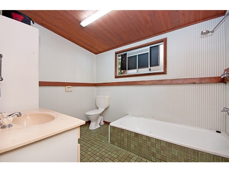 11 Bindaree Street, Caravonica QLD 4878